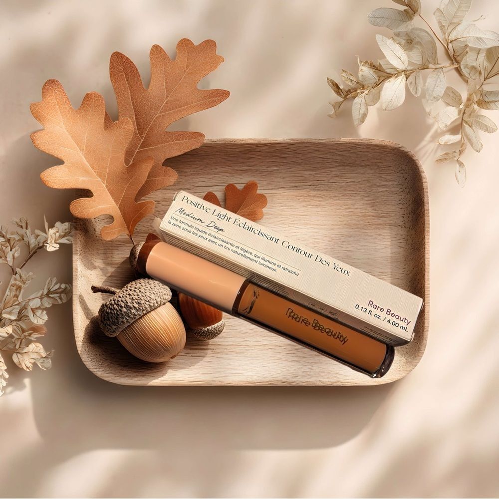 NWT NIB RARE BEAUTY POSITIVE LIGHT UNDER EYE BRIGHTENER IN MEDIUM DEEP
